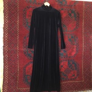 Black Velvet long dress. Worn to Art Openings❤️